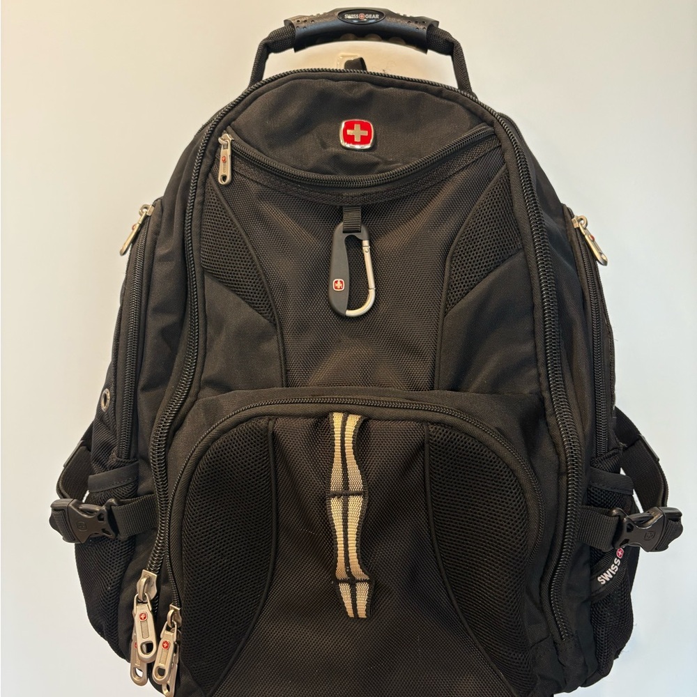 SwissGear Black Backpack with Adjustable Straps and Structured Design
